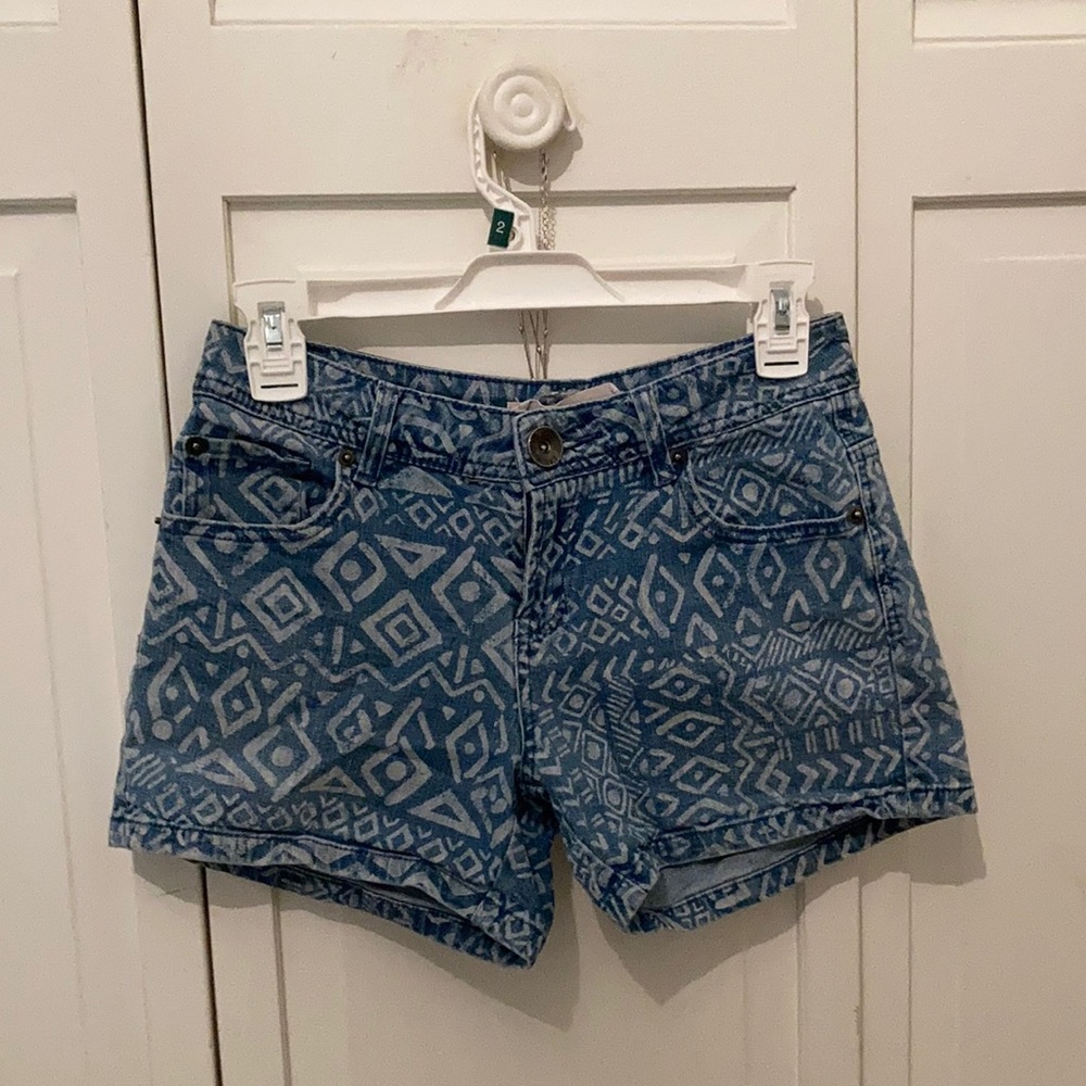 Fun patterned jorts